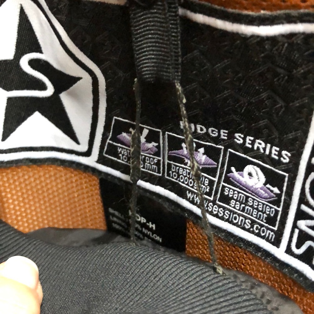 Men’s XL SESSIONS ski coat with  snowboard jacket.
